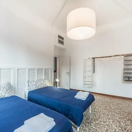 Ca' D'oro Apartament *